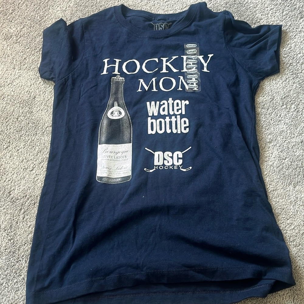 NWT Hockey Mom Wine T Shirt NWT